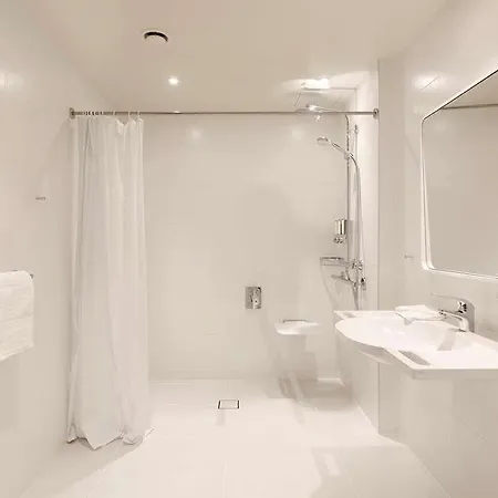Hotel Hampton By Hilton Krakow Airport 3*